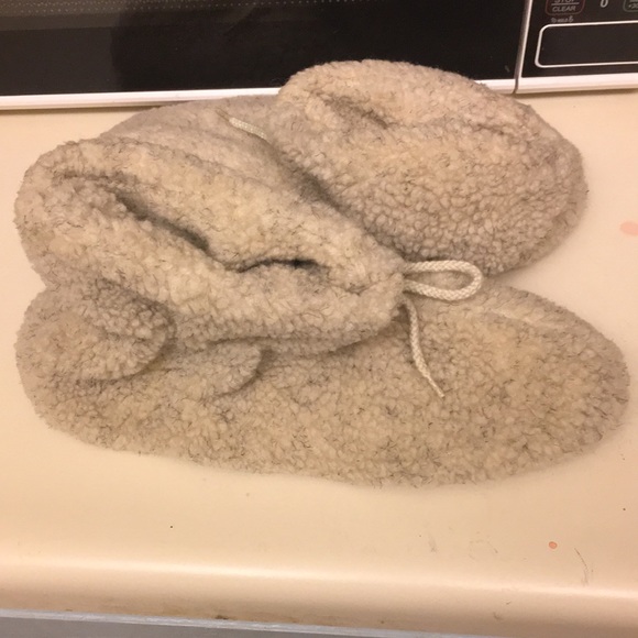 Slippers - Picture 2 of 4